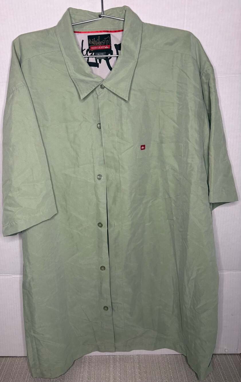 Quiksilver Men's Solid Light Green Short Sleeve Button Up Casual Shirt